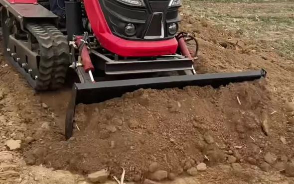 一旋50马力履带拖拉机前推土后旋耕作业视频